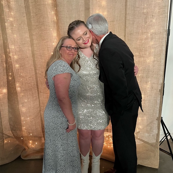 Alex Evenings lace and sequin jeweled petite evening gown. - Picture 8 of 8